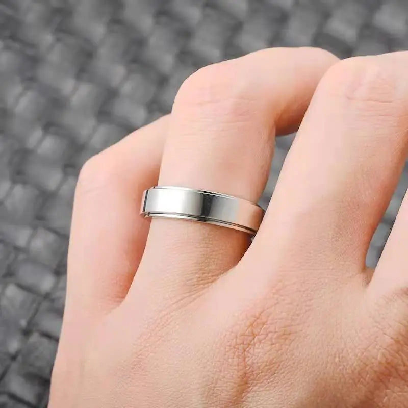 Anillo de Titanio de Acero Brillante y Rotable